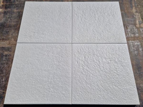 19,2 M2 Gecoate Tegel Grijs 40x40x4 Cm