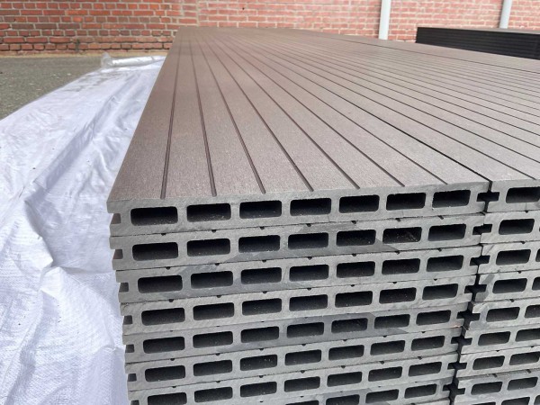 126-m²-composiet-vlonderplank-antraciet-420x25x23-cm