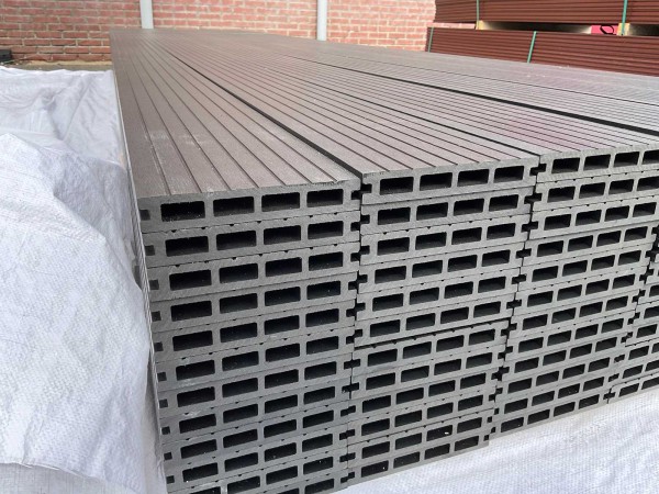 121-m²-composiet-vlonderplank-antraciet-420x145x23-cm