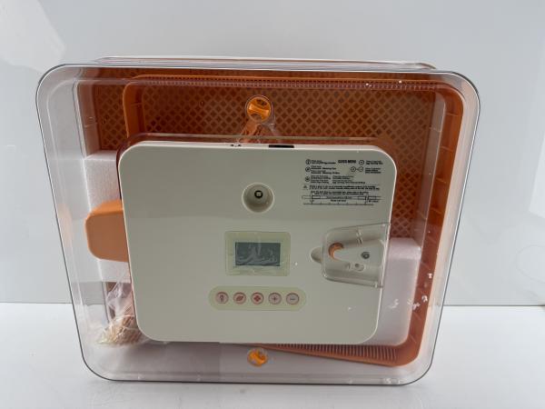 Elektrische broedmachine met automatisch keren en schouwlamp