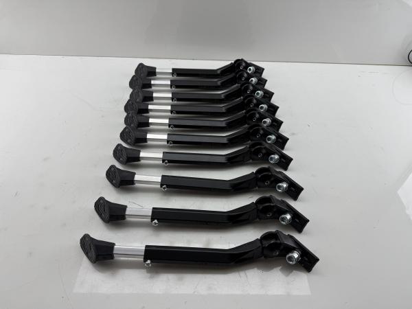 Partij aluminium verstelbare fietsstandaards – 10 stuks