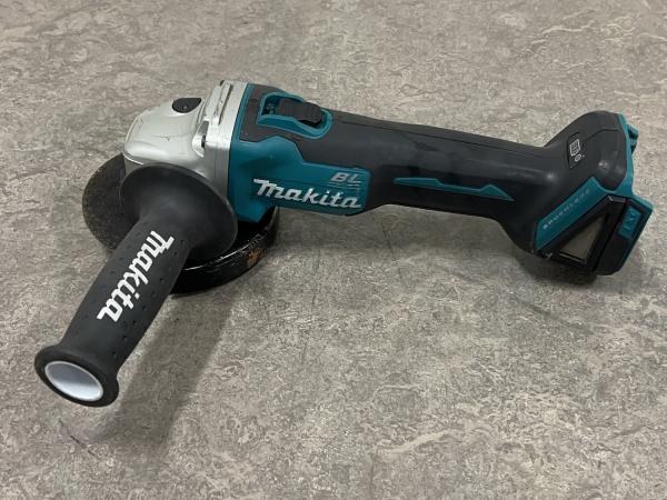 Makita haakse slijper ø125mm body DGA504Z