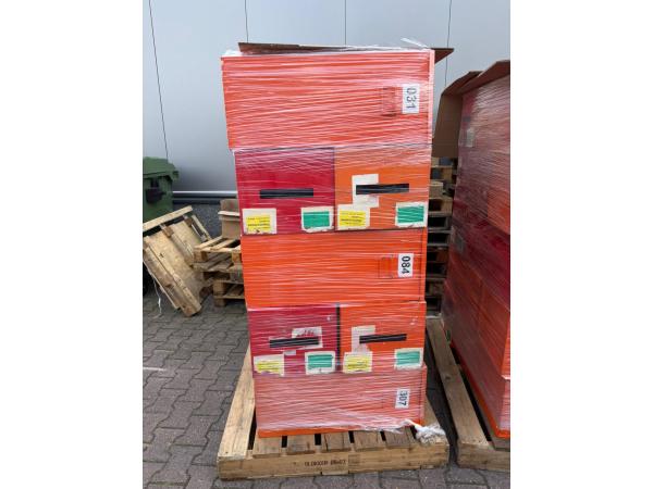 Pallet met 15 Metalen brievenbussen/pakketboxen