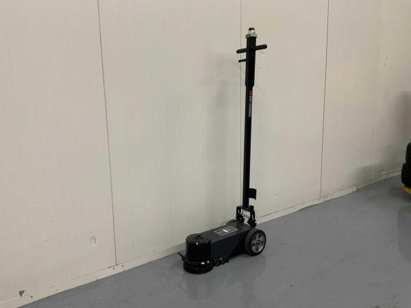 Stahlgruppe - Hydrolic Jack 80T-3 PNM - Garagekrik