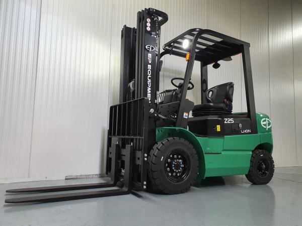 EP - EFXZ-251 - 4.8M Triplex, Li-Ion, Free-Lift, Side-Shift