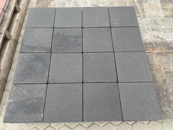 64.80 M2 Betonsteen Zwart 20x20x6 Cm