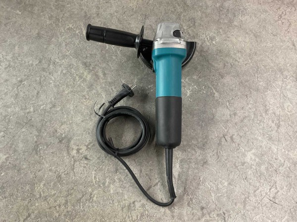 makita-9558hnrgk2-haakse-slijpmachine