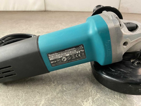 makita-9558hnrgk2-haakse-slijpmachine