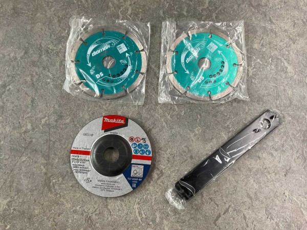 makita-9558hnrgk2-haakse-slijpmachine