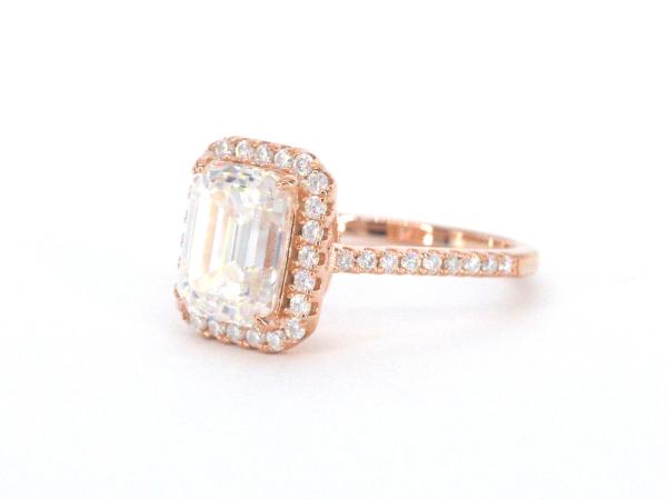 Entourage ring emerald