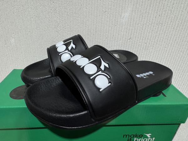 Diadora badslippers Maat 44 Zwart