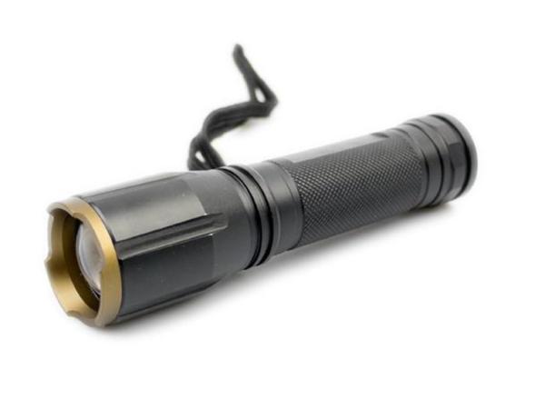 Zaklamp QZ5100 - compacte zwarte LED-zaklamp met stroboscoop &amp; SOS-modus (3×AAA, waterbestendig)