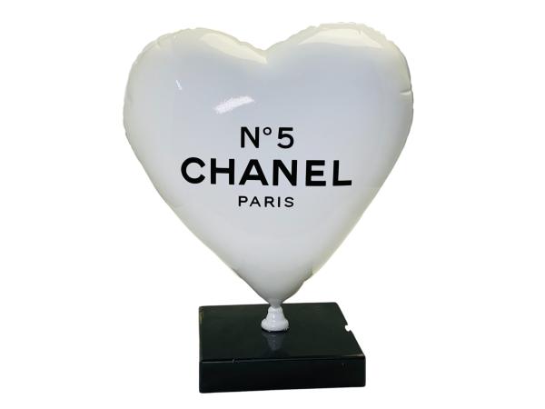 Uniek Cobra Art | Chanel N°5 Balloon Heart Sculpture