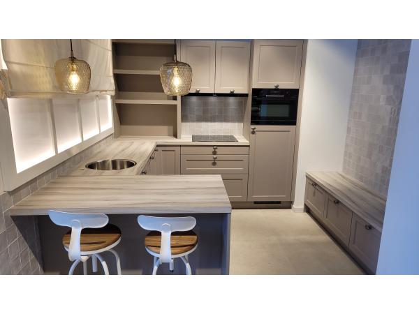 Luxe Bruynzeel Showroomkeuken inclusief BOSCH apparatuur