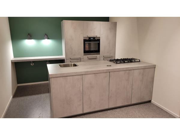 Luxe Bruynzeel Eilandkeuken inclusief AEG apparatuur