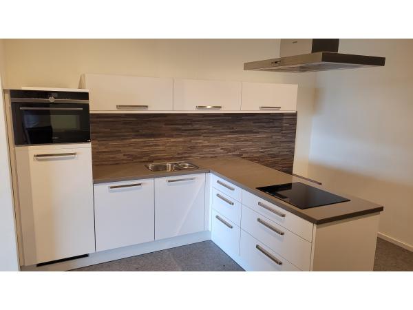 Luxe Bruynzeel keuken / Stenen blad / Siemens apparaten