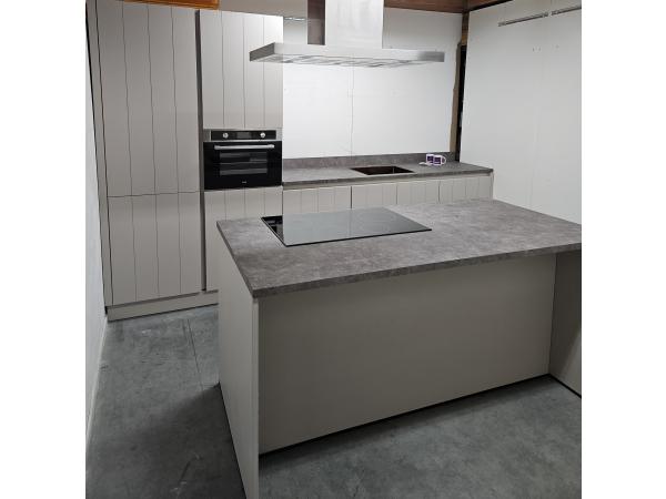 Bruynzeel Showroomkeuken Eilandkeuken inclusief apparatuur