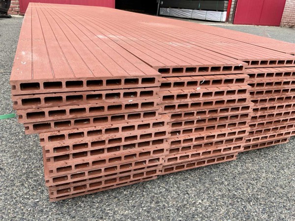 252-m²-composiet-vlonderplank-bruin-420x25x23-cm