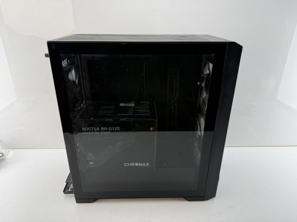 Zwarte PC-behuizing met glas + Noctua NH-U12S koeler