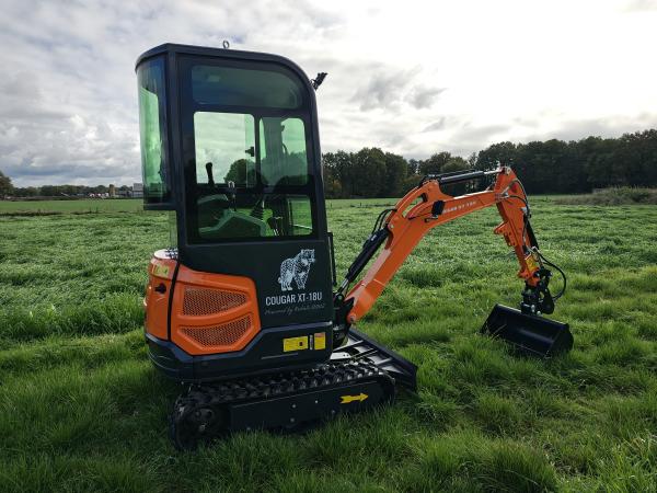 Cougar  - Minigraafmachine met Kubota motor D902