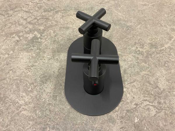 Nobili afdekset douchethermostaat kruisgreep Spring zwart