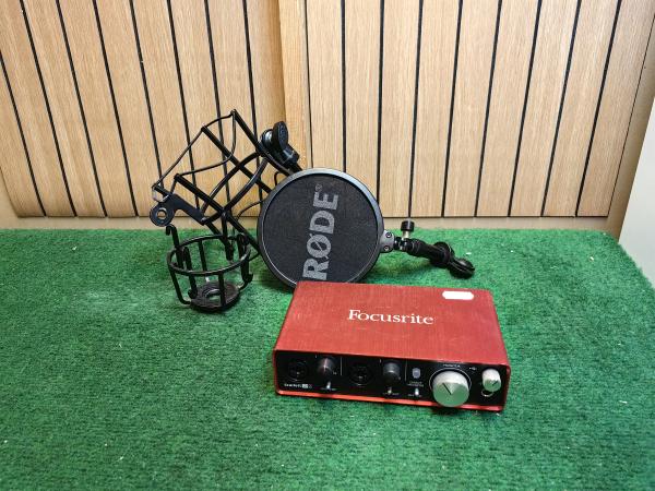 Focusrite Scarlett 2i2 Audio Interface