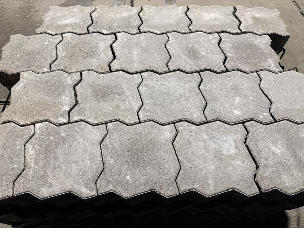 154 M2 Betonsteen Grijs Met Facet 22,5x22,5x8 Cm