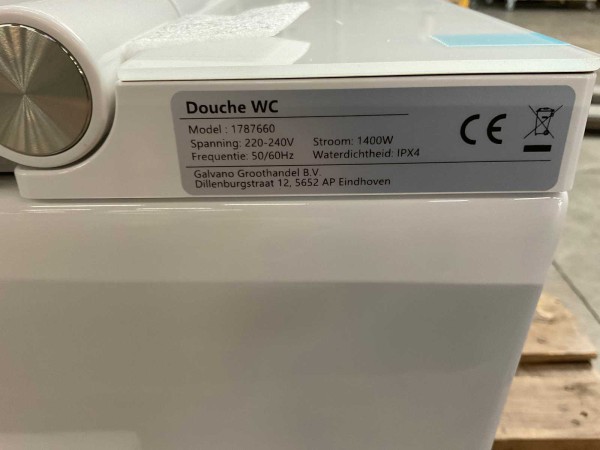 sub-brioso-rimless-high-tech-douche-toilet