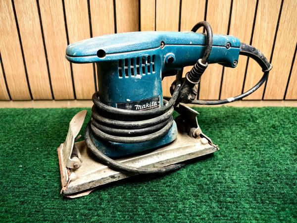 Makita 9036 Schuurmachine - In Gebruikte Staat