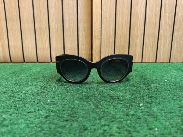 Aari Bostroem Zonnebril - In Nette Staat