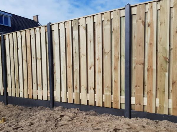 Tuinschutting met betonpalen 14,4m