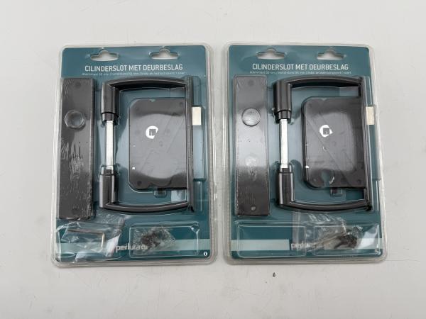 2x cilinderslot met deurbeslag 