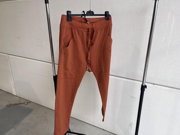 Joggingsbroek gemaakt in Italië maat XL