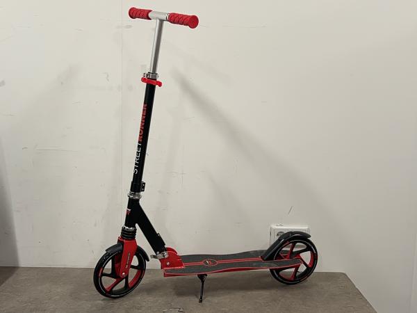 Streetrunner step Dart rood\zwart