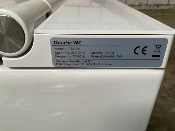 sub-brioso-rimless-high-tech-douche-toilet