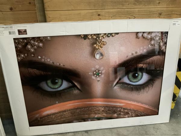 Glasschilderij dame met versieringen 80x120cm