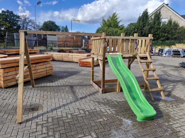 Vrijstaande speeltoren met schommel+glijbaan 410x300x200cm