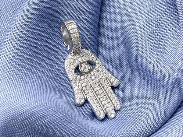 Geluks hanger vol gezet met briljanten Moissaniet 0.75 carat