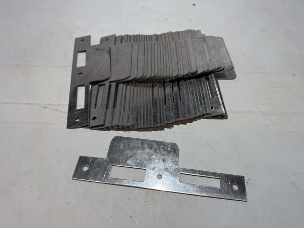 35x Sluitplaat met opstaande rand verzinkt staal