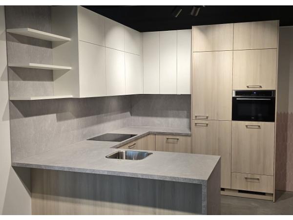 Openbare veiling van A-merk Showroomkeukens, A-merk Pantry Keukens (met of zonder apparatuur), A-merk (inbouw-) apparatuur, en accessoires.