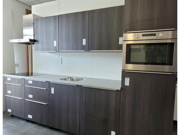 Luxe Bruynzeel Showroomkeuken Semi-Greeploos