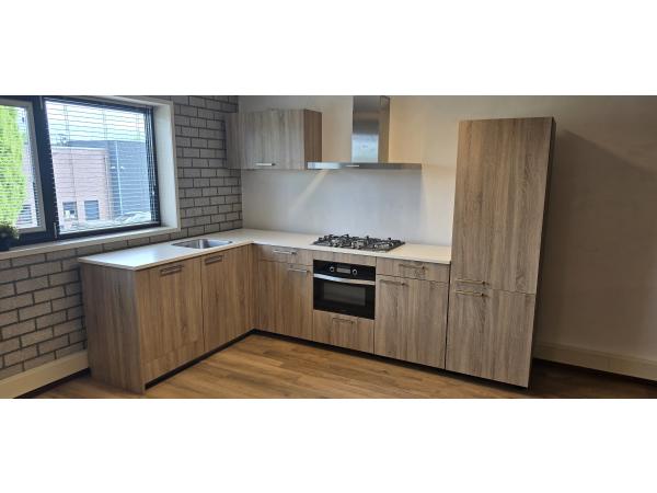 Luxe Bruynzeel Showroomkeuken Hoekkeuken met  apparatuur