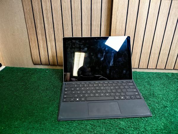 Microsoft Surface Laptop 2020 - Defect