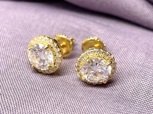 Oorbellen solitair entourage briljant Moissaniet 2.00 carat