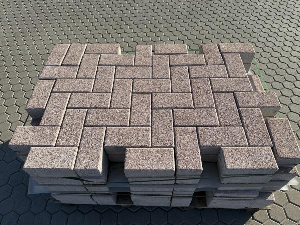 32 M2 Betonsteen Klinkerformaat Met Facet 21x10,5x8 Cm