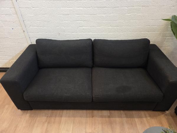 Zwarte stoffen 3 persoons bank