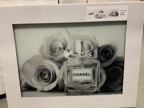 Glasschilderij Chanel parfum fles 60x80cm zwart wit