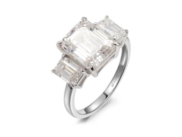 Zilverkleurige ring met centrale steen moissaniet