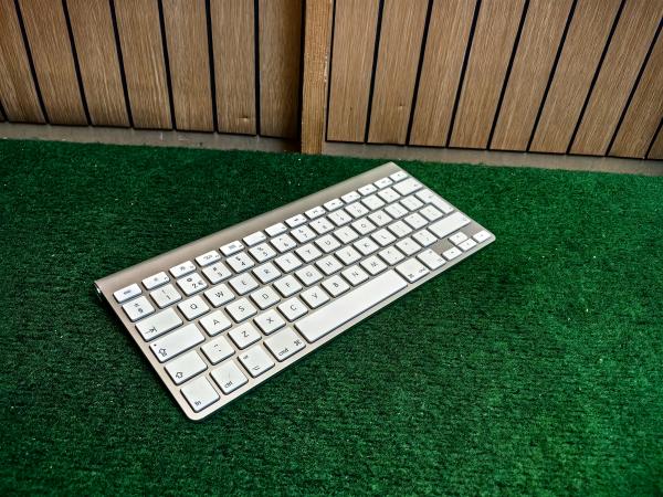 Apple A1314 Wireless Keyboard - In Nette Staat