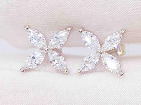 Oorknoppen wit marquise Moissaniet 0.80 carat